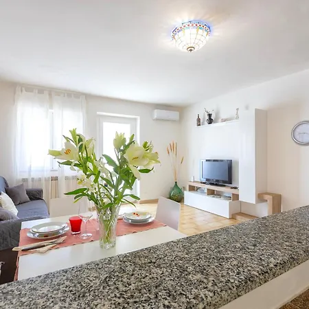 Patrizia Apartment *